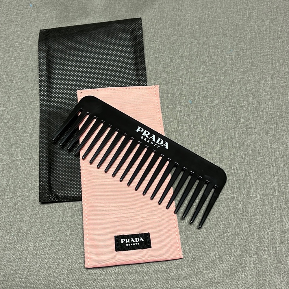 Prada comb